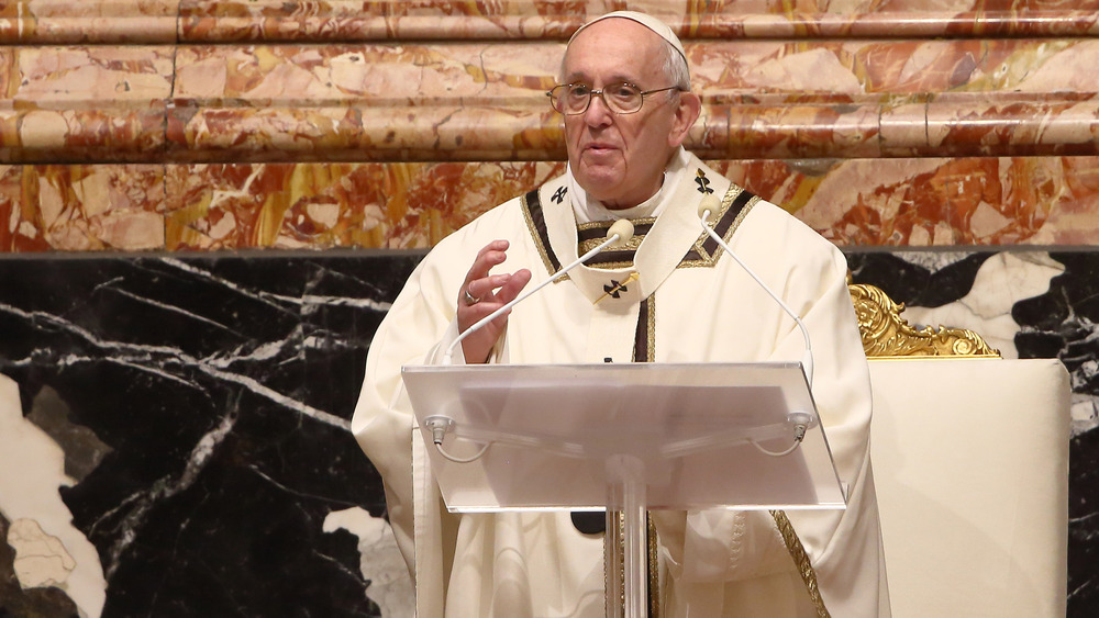 Papa Francesco conduce la messa