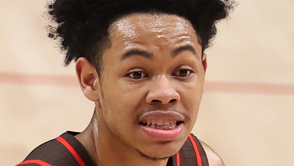 Anfernee Simons reagisce dopo aver sparato in campo