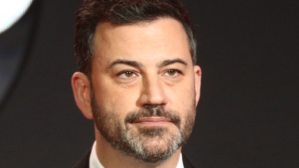 Jimmy Kimmel con un'espressione seria