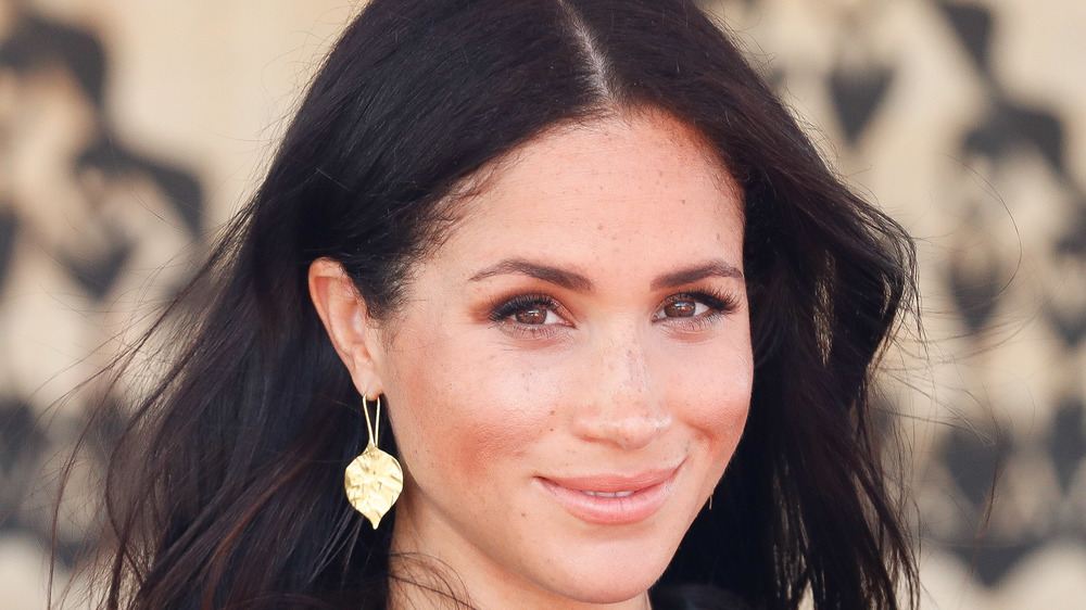 Meghan Markle sorride a un evento