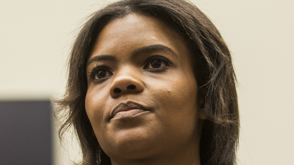 Candace Owens guarda lontano