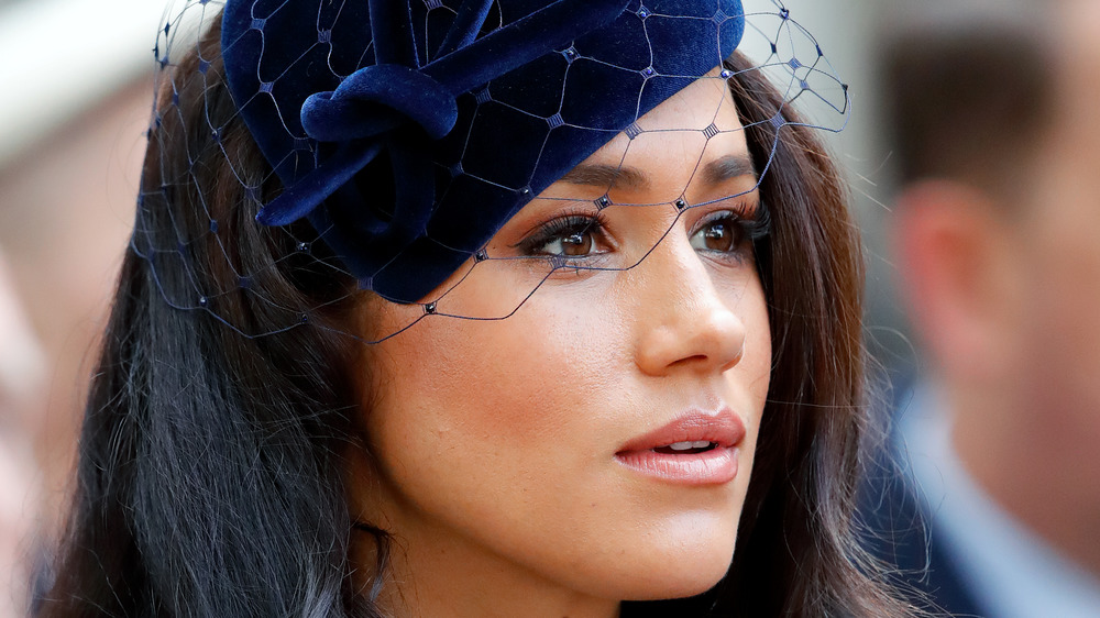 Meghan Markle espressione neutra