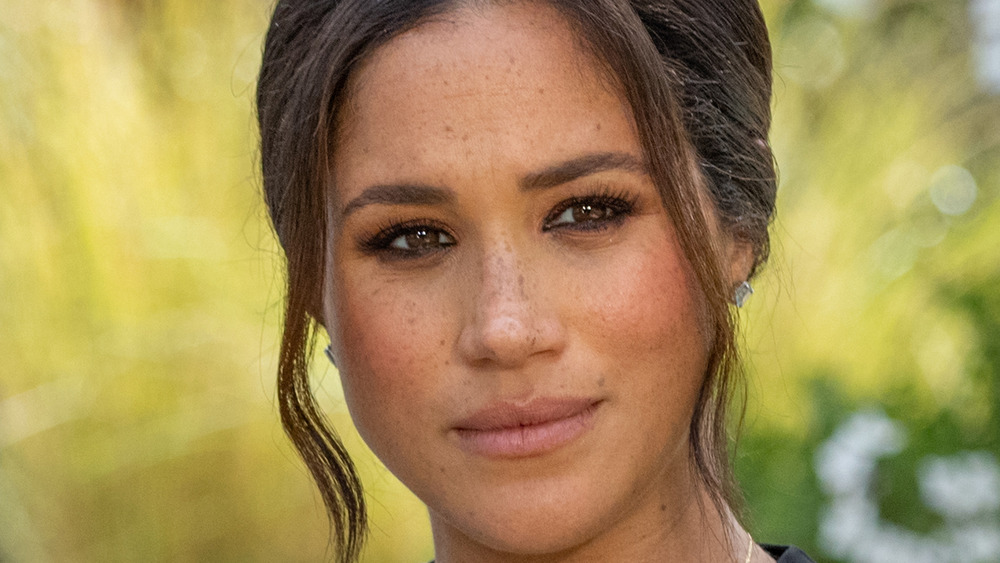 Meghan Markle fissando