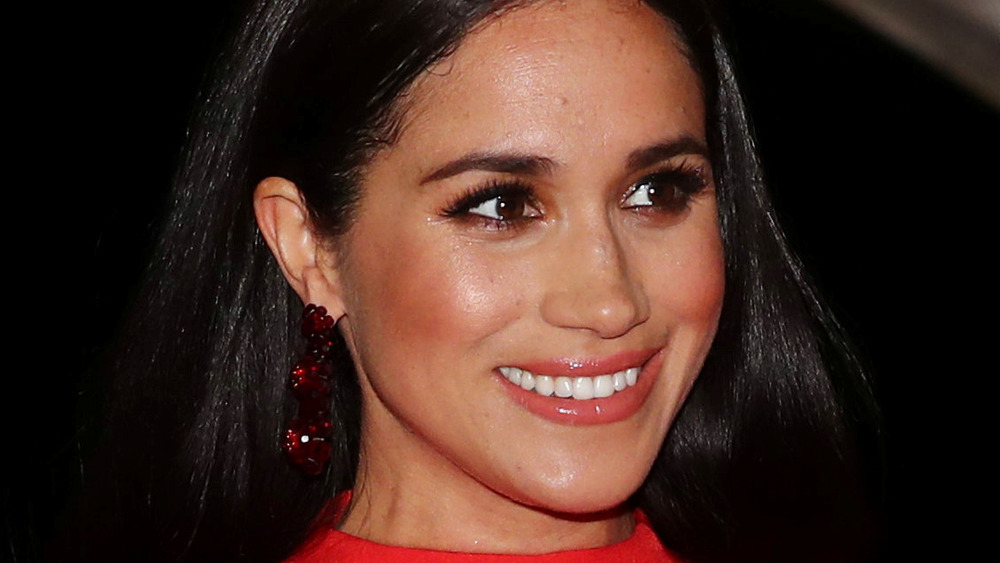 Meghan Markle sorride a un evento