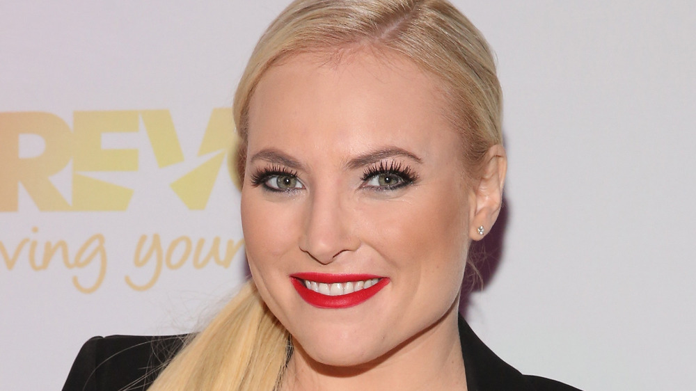 Meghan McCain sorride