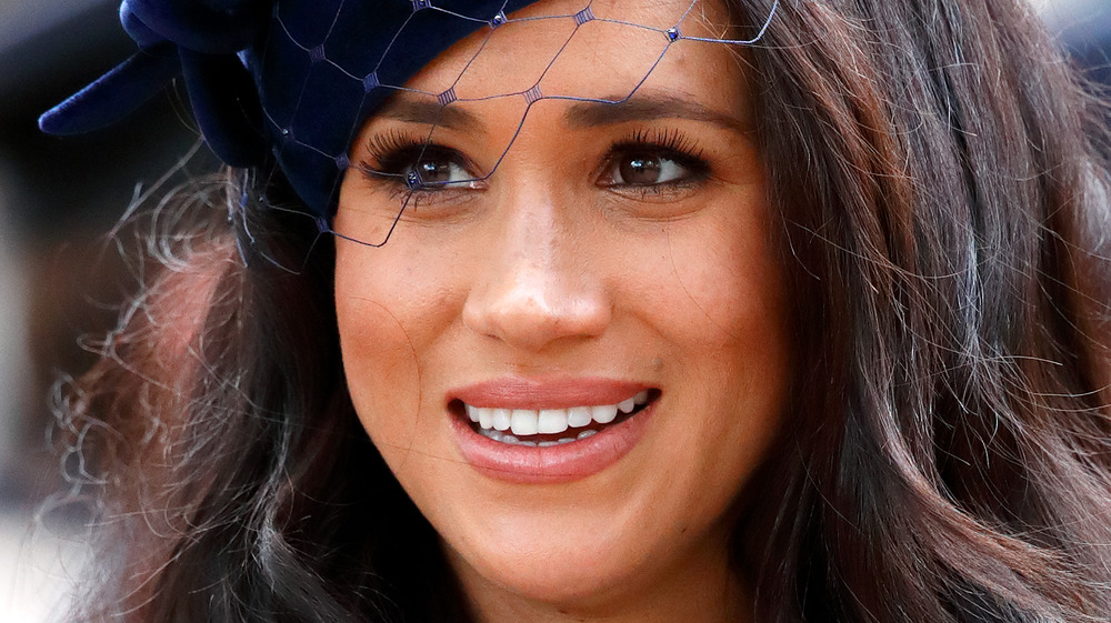 Meghan Markle indossa un cappello blu