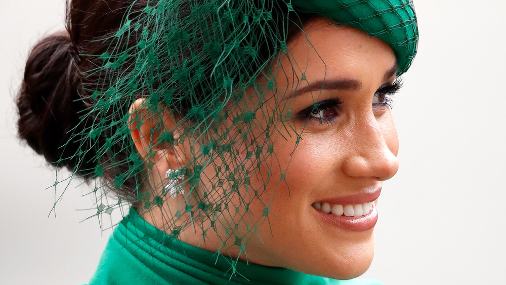 Meghan Markle sorride a un evento reale