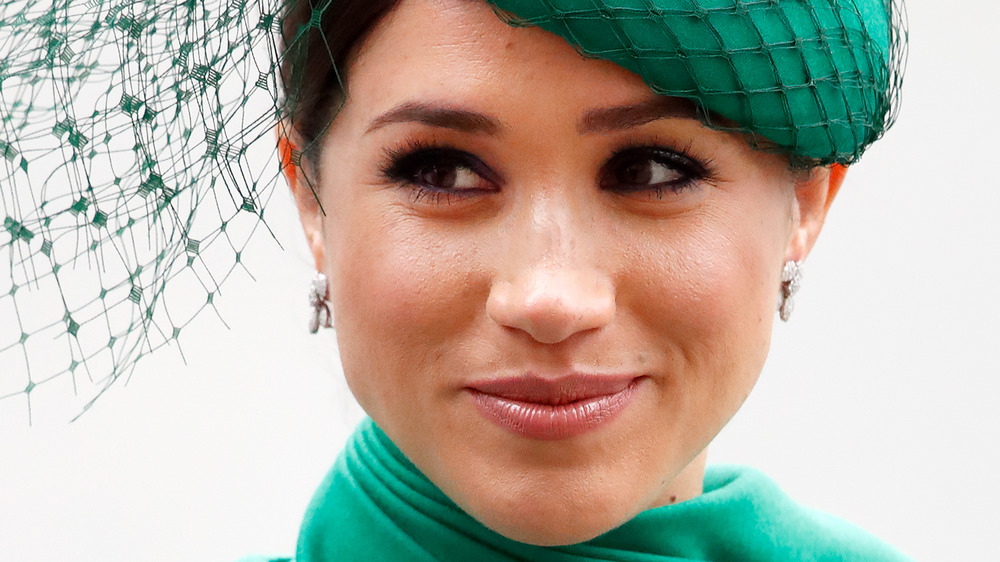 Meghan Markle sorride dolcemente