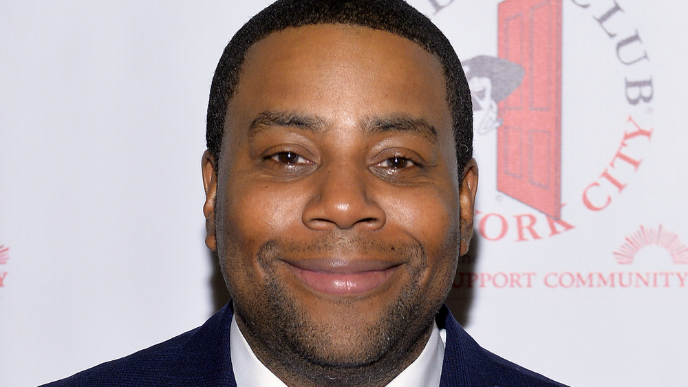 Kenan Thompson sorride