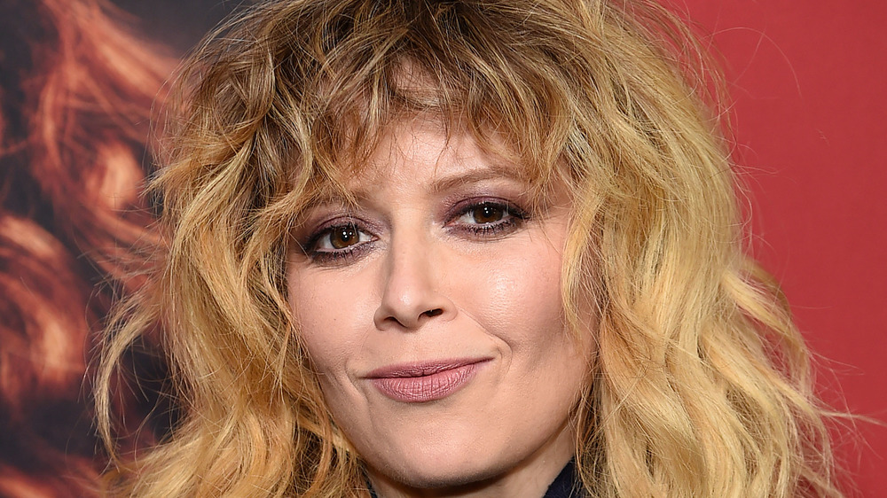 Natasha Lyonne sorride