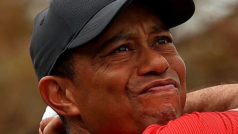 Tiger Woods fa una faccia seria