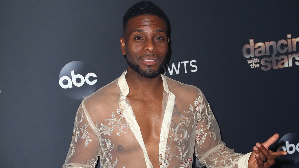 Kel Mitchell sfoggia una maglietta trasparente per Dancing with the Stars 