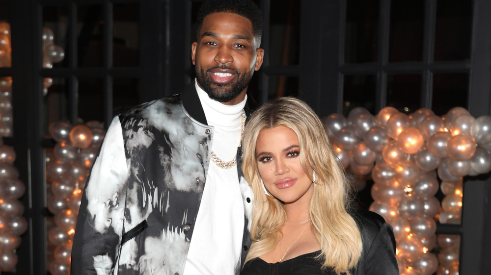 Khloé Kardashian e Tristan Thompson in posa