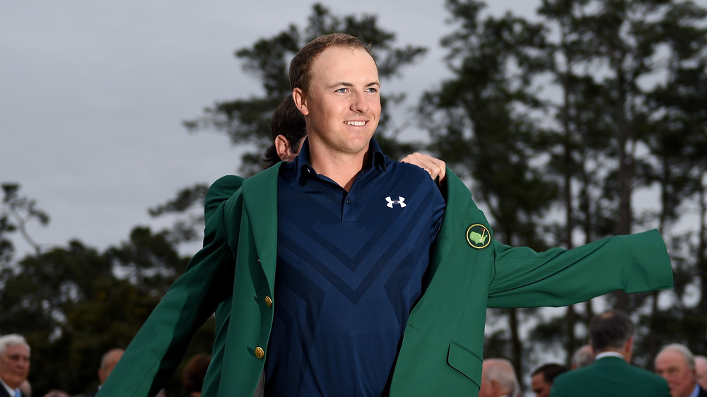 Jordan Spieth indossa la sua giacca verde Masters