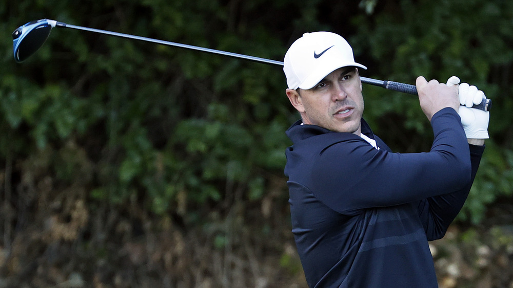 Brooks Koepka prende il suo colpo in rotta