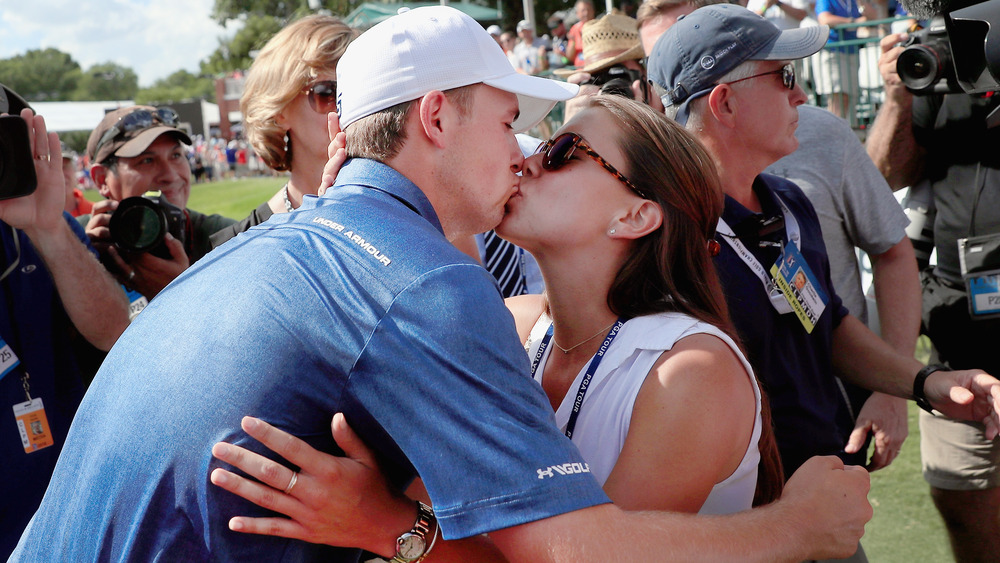 Jordan Spieth e Annie Verret si baciano