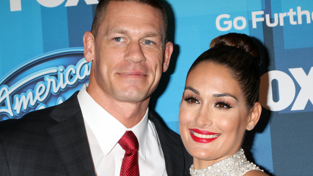 John Cena e Nikki Bella sorridono