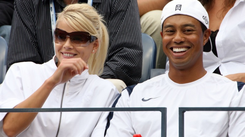 Elin Nordegren e Tiger Woods sorridono