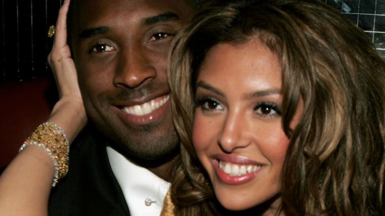 Kobe e Vanessa Bryant posano per una foto 