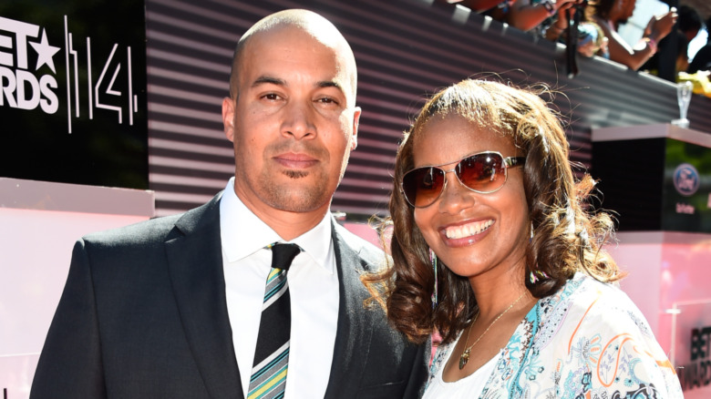 Coby Bell e Aviss Bell sorridono