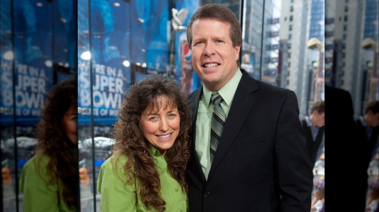 Michelle e Jim Bob Duggar sorridono insieme