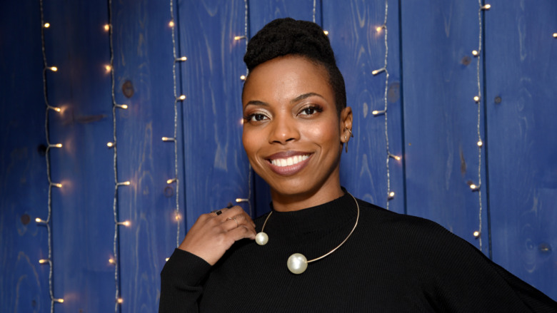 Sasheer Zamata sorride