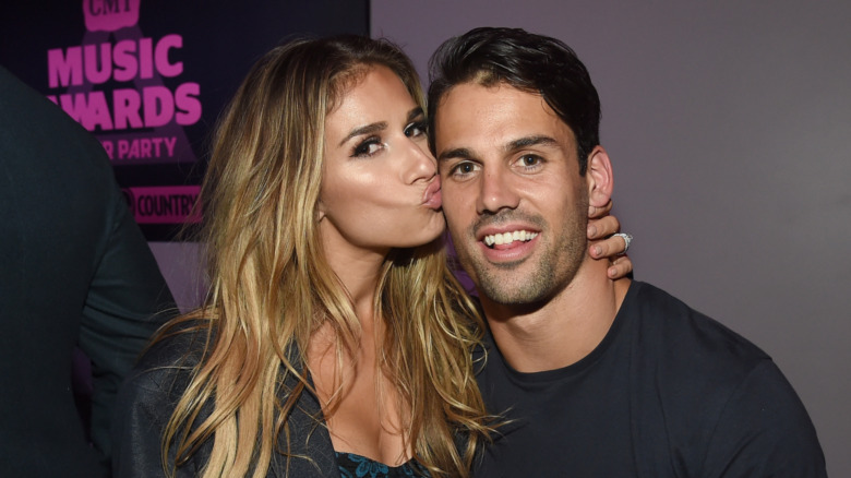 Jessie James Decker bacia Eric Decker