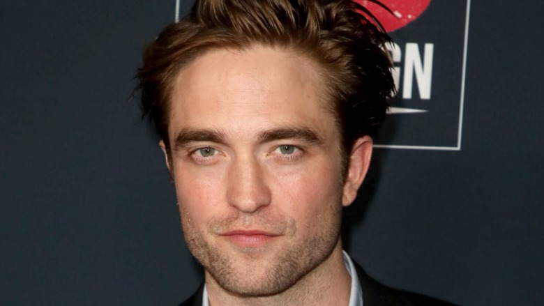 Rob Pattinson fumante