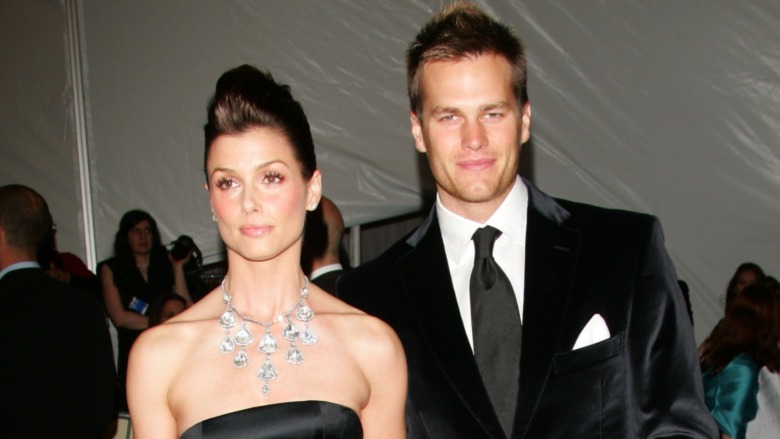 Bridget Moynahan e Tom Brady posano insieme per le telecamere sul tappeto rosso