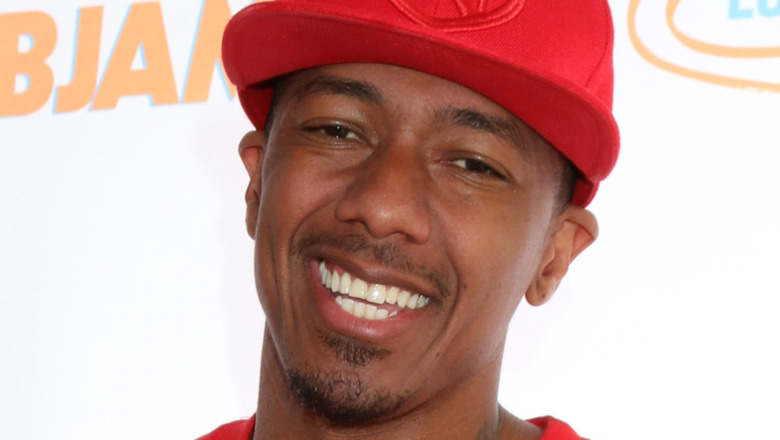 Nick Cannon sorride