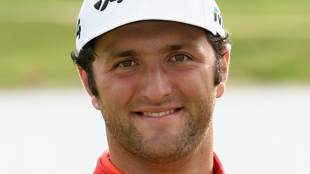 Jon Rahm sorride al torneo di golf 