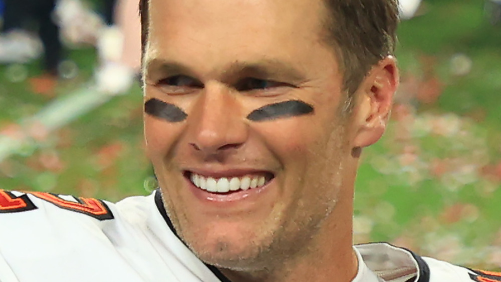 Tom Brady sorride