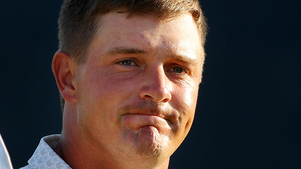 Sorriso a labbra strette di Bryson DeChambeau