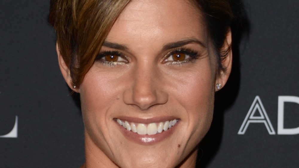 Missy Peregrym, sorridendo