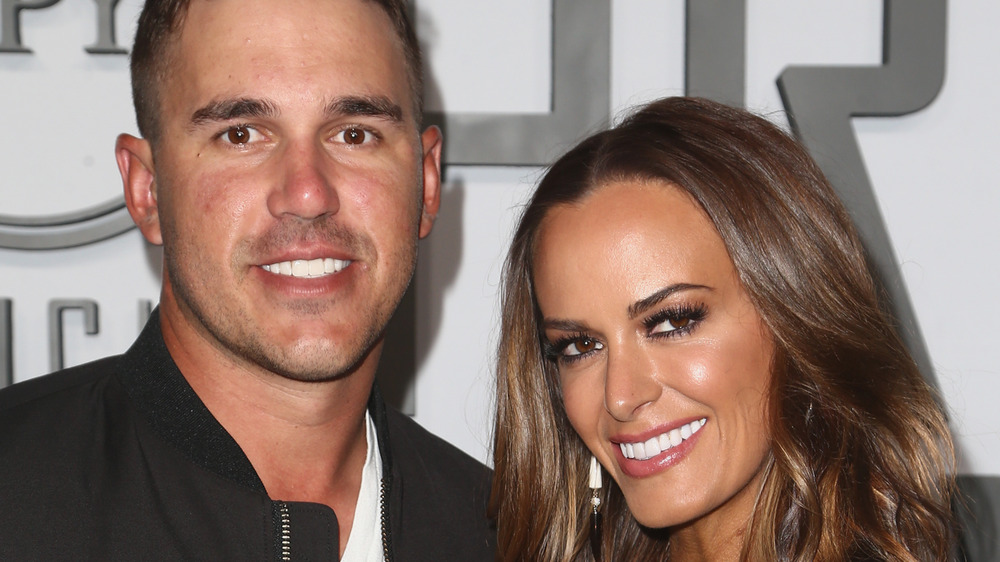 Brooks Koepka e Jena Sims sul tappeto rosso