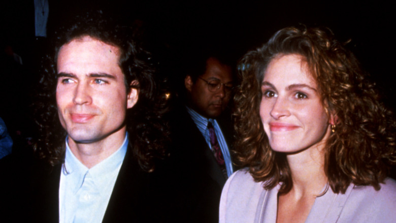 Jason Patric e Julia Roberts sorridono nel 1991