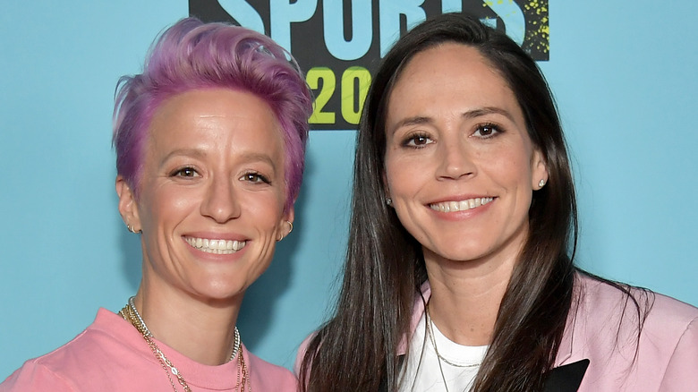 Megan Rapinoe e Sue Bird sorridono