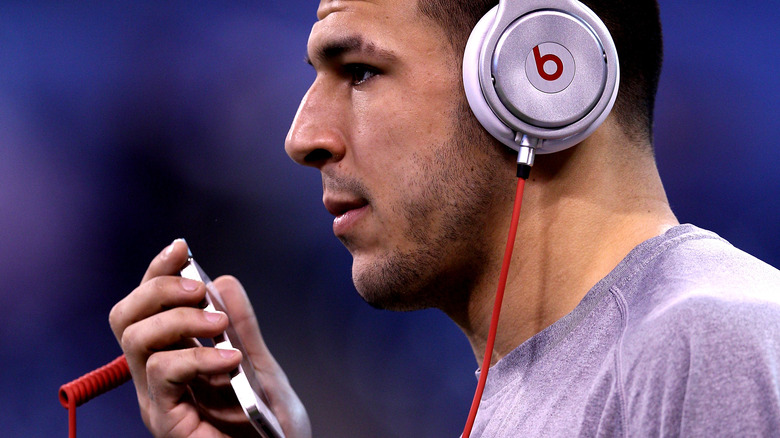 Aaron Hernandez al telefono