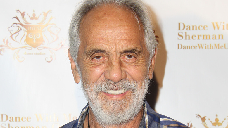 Tommy Chong sorride