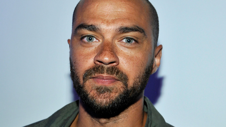 Jesse Williams sorrideva 