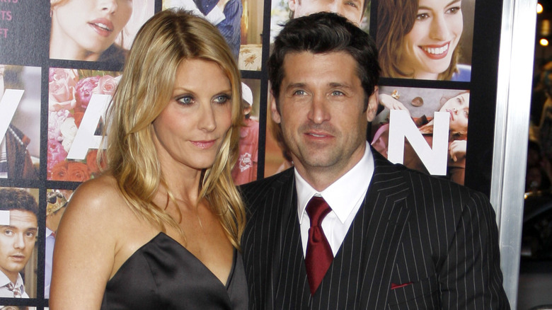 Jillian Fink e Patrick Dempsey si abbracciano 