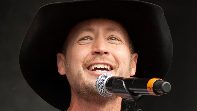 Paul Brandt si esibisce