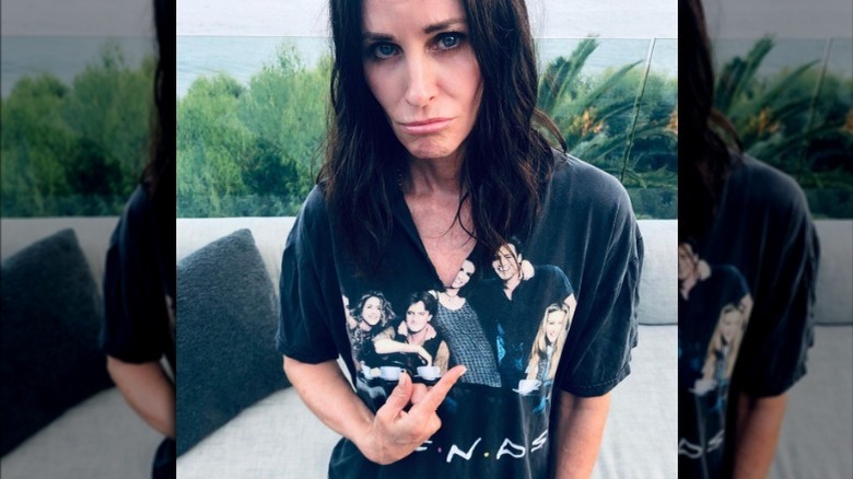 Courteney Cox indossa la maglietta 