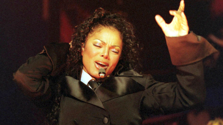 Janet Jackson si esibisce sul palco