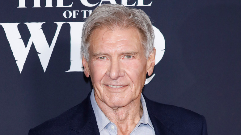 Harrison Ford sorride