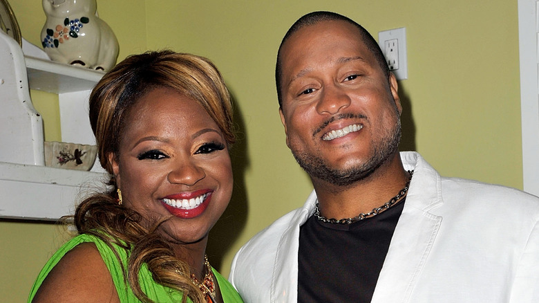 Gina e Pat Neely sorridono