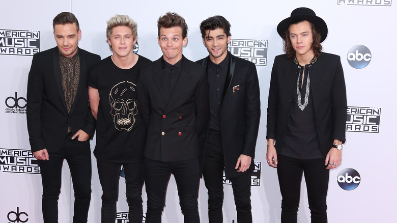 I One Direction fanno smorfie sul red carpet 