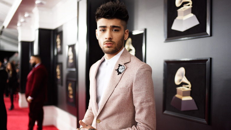 Zayn Malik guarda seriamente i Grammy