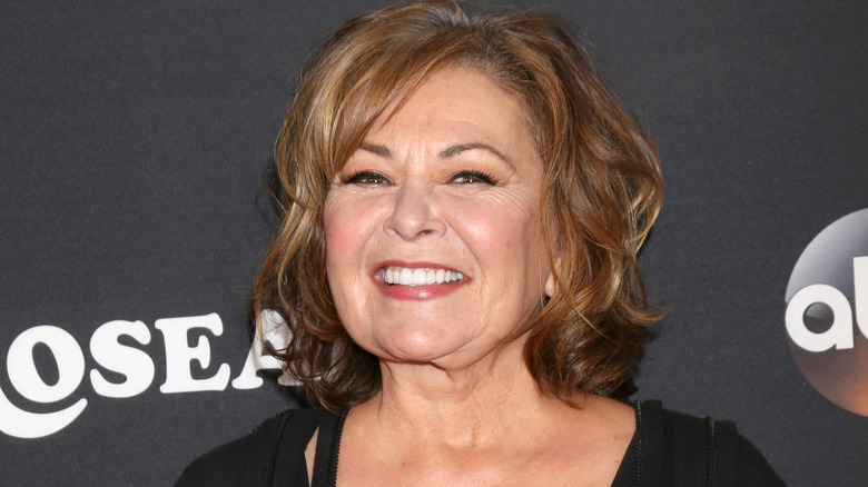 Roseanne Barr sorride 