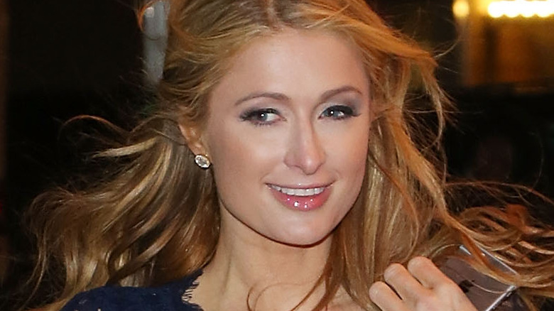 Paris Hilton sorridendo